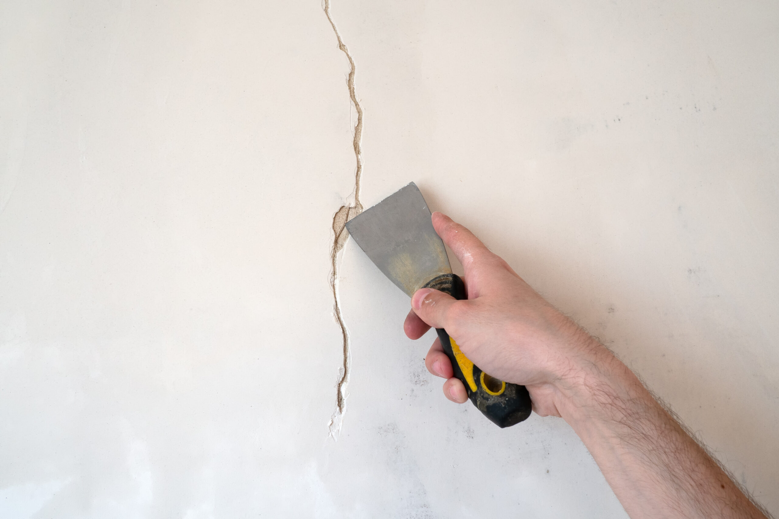 How to Fix Delamination and Debonding in Plaster